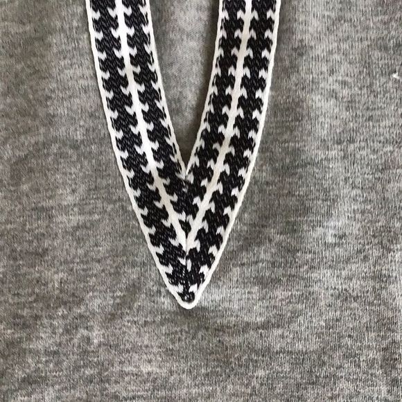 J. CREW Top Sleeveless Embroidered Trim V-Neck Black Tassel Tie Gray Size XS - Picture 3 of 7